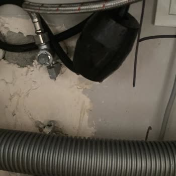 Lavisse Akıllı Evye Alttan Su Sızdırıyor Ve Cevap Vermiyor