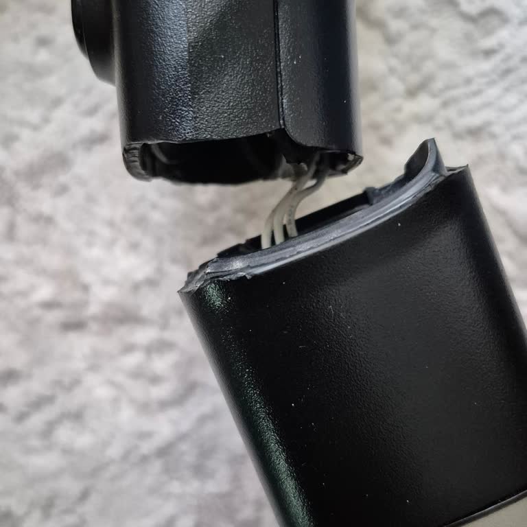 Philips Aqua 8000 Dikey Süpürge Islak Zemin Başlığı Bağlantısı İlk Kullanımda Koptu