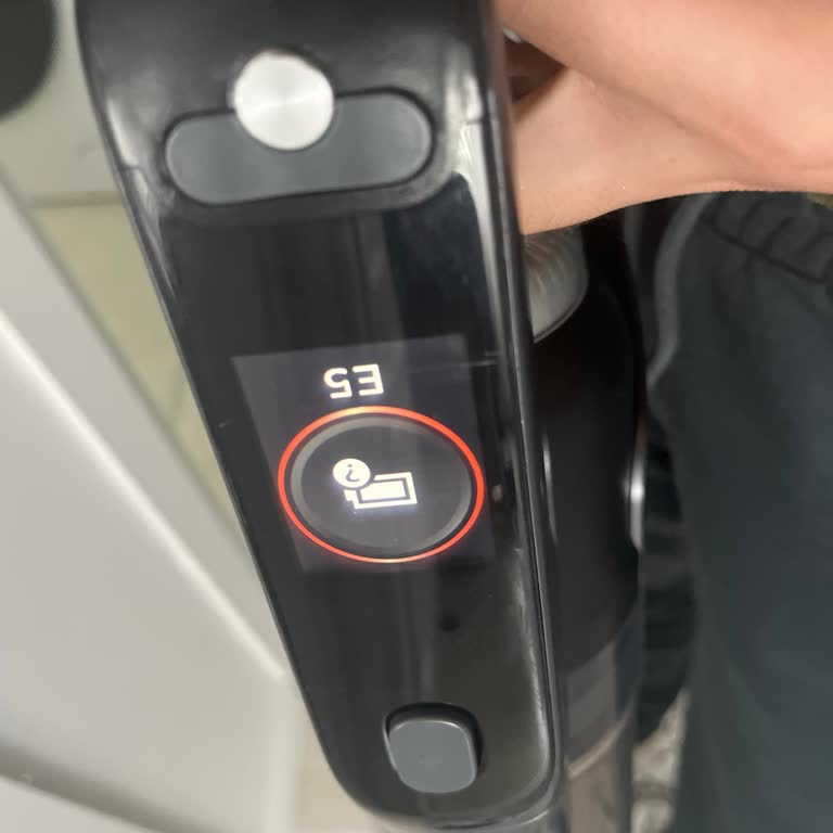 Philips Aqua Trio 9000 Süpürgemde Sürekli E5 Hata Kodu Ve Çözüm Talebi