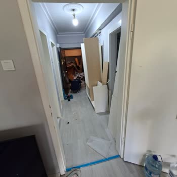 Hasarlı Mobilya Ve Yanlış Montaj Nedeniyle Duvar Çatlağı
