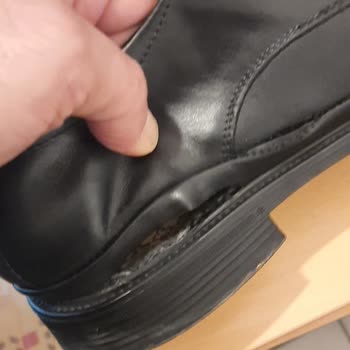 Yüksek Fiyatlı Ayakkabı 6 Ayda Dağıldı Ve Mağaza Yardımını Reddetti