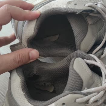 Kısa Sürede Açılan Ve Yırtılan Skechers Ayakkabım İçin İade Talebi