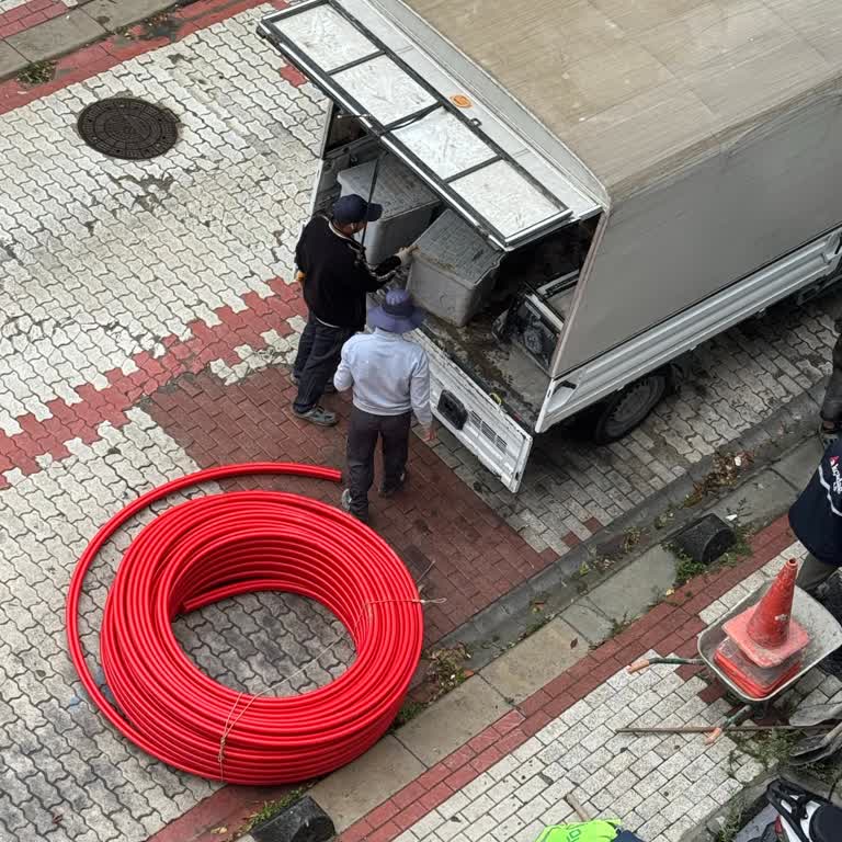 Yan Binada Fiber Çekildi, Apartmanımızda Çalışma Yok