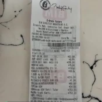 BİM'den Tavuk Aldım Hepsi Tüy