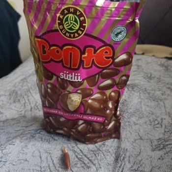 Kahve Dünyası Bonte Sütlü Ürününde Tahta Parçası