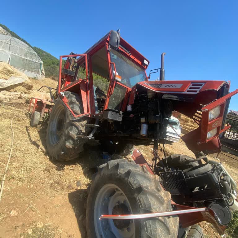Akifoğlu Tümosan'dan Aldığım Traktör Bölündü Servis Yardımı Yok