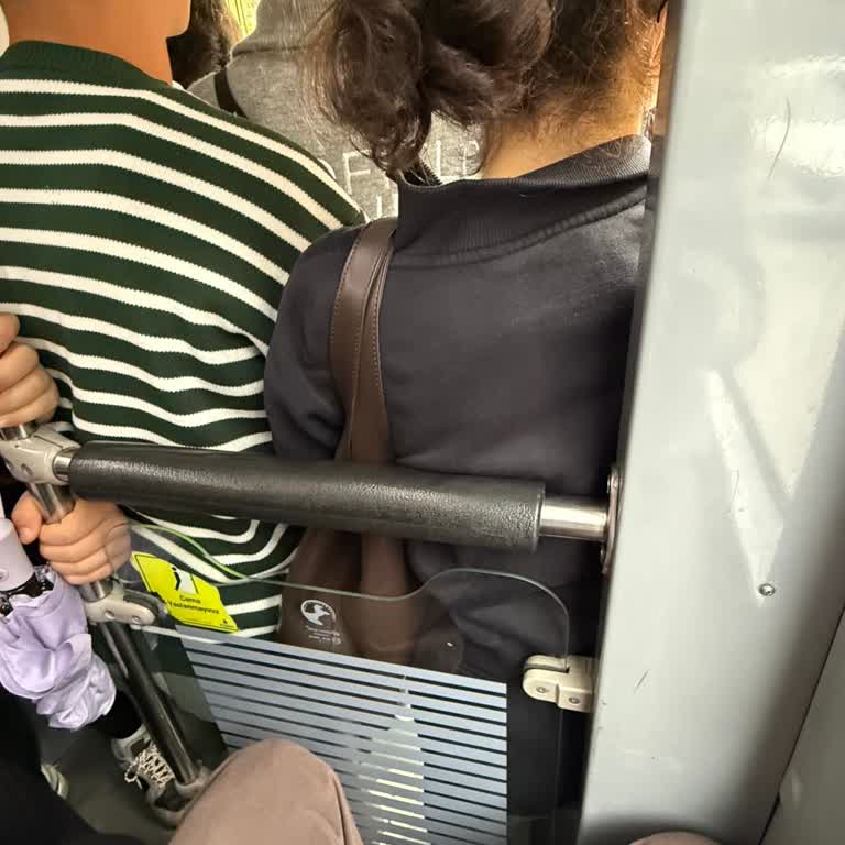Cendere Parkı Durağında 41st Hattı Otobüslerinde Aşırı Kalabalık Ve Sağlık Riski