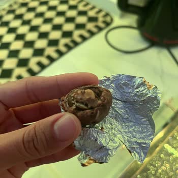 Fındıklı Top Gofretten Kurt Çıktı: Hijyen Sorunu Ve Müşteri Mahcubiyeti
