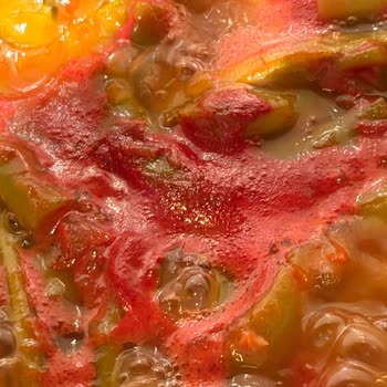 Tukaş Domates Rendesi Kıpkırmızı Yapışkan Tabaka Oluşturdu, Sağlık Endişesi
