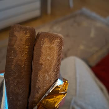 Şok Markette Bozuk Twix Çikolatası: Sağlık Endişesi Ve Güven Kırılması