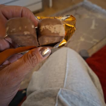 Şok Markette Bozuk Twix Çikolatası: Sağlık Endişesi Ve Güven Kırılması
