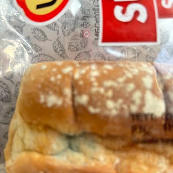 Hakmar Mağazasında Küflü Sandviç Ekmeği Ve Kaba Personel Tutumu