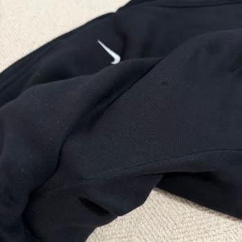Defolu Kadın Eşofman Altı Ve Cevapsız Mağaza İletişimi: Nike Vadi İstanbul Mağazası