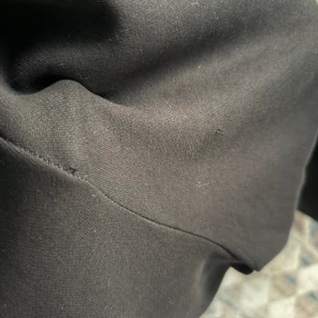 Defolu Kadın Eşofman Altı Ve Cevapsız Mağaza İletişimi: Nike Vadi İstanbul Mağazası