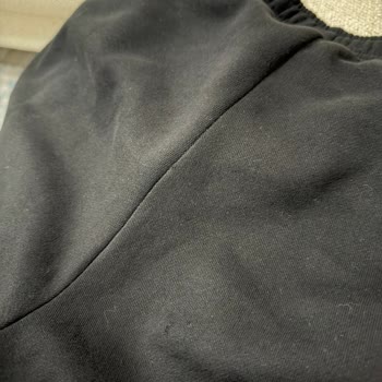 Defolu Kadın Eşofman Altı Ve Cevapsız Mağaza İletişimi: Nike Vadi İstanbul Mağazası