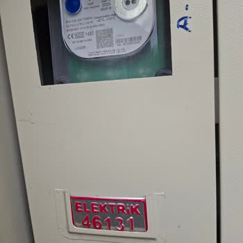 Usulsüz Çekilen Elektrik Hattı Ve Yangın Riski İçin Acil İnceleme Talebi
