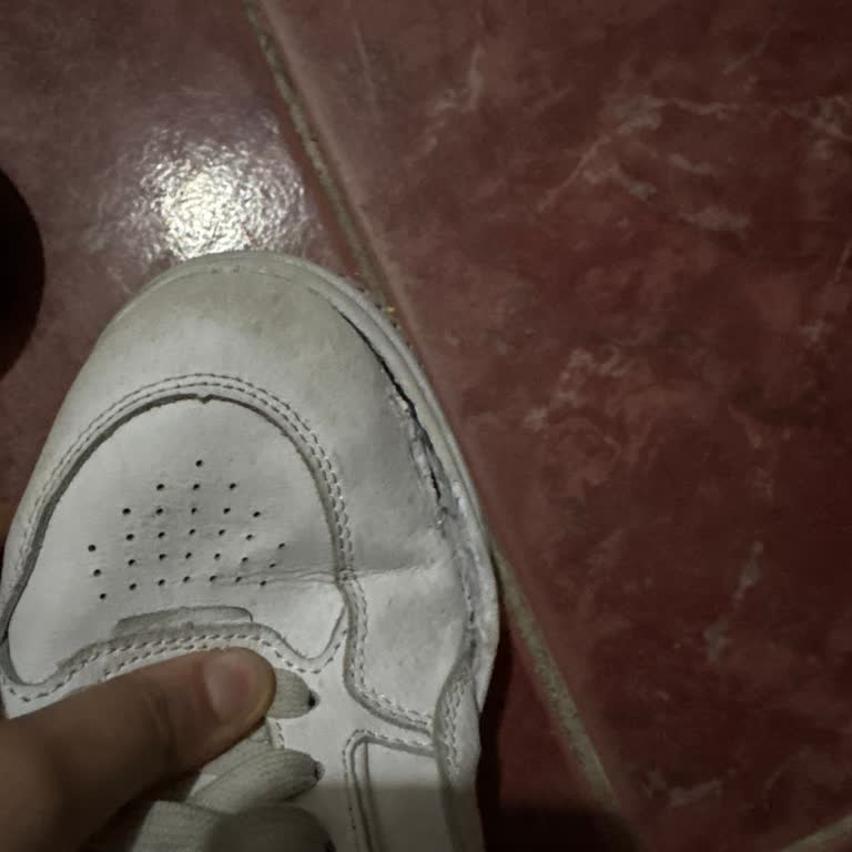 Kısa Sürede Yırtılan Puma Ayakkabı Ve Kapanan Mağaza Nedeniyle Garanti Sorunu