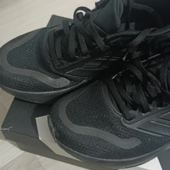 Kısa Sürede Kırılan Adidas Bayan Ayakkabısı İçin Değişim Talebi