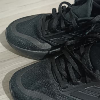 Kısa Sürede Kırılan Adidas Bayan Ayakkabısı İçin Değişim Talebi