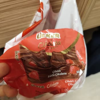 A101'den Satın Alınan Ülker Çilekli Sütlü Çikolata Bayat Ve Parçalanmış