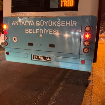 Antalya’da TR30 Otobüsü Durakta Durmuyor, Şoför Keyfi Karar Veriyor