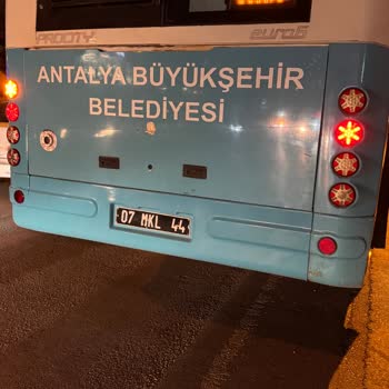 Antalya’da TR30 Otobüsü Durakta Durmuyor, Şoför Keyfi Karar Veriyor