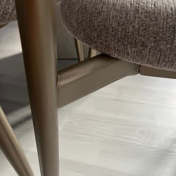 Eksik Ve Hasarlı Sandalyeler Nedeniyle Mağduriyet