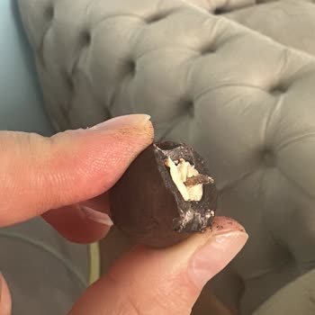 Yenimahalle Şubesinde Bayat Kaju Ve Böcekli Çikolata Kaplı Kaju Şikayeti