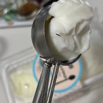 Dondurmanın İçinde Bulunan Sert Plastik Parçadan Şikayet