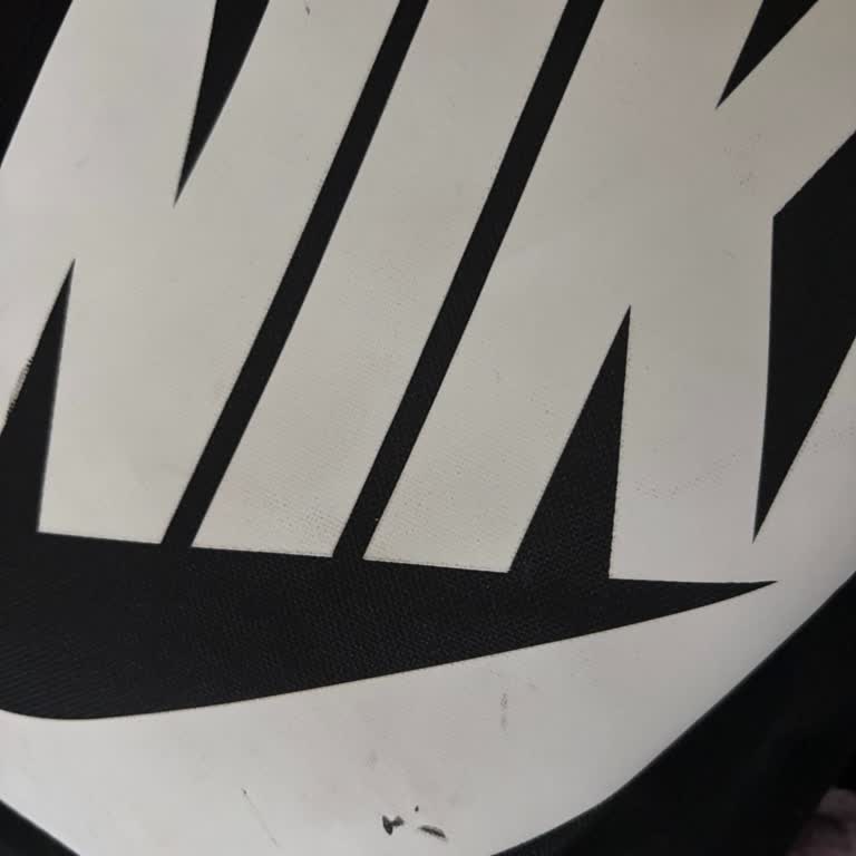 Intersport Nike Çantasının Logo Soyulması Ve Hızlı Aşınma