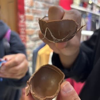 Migros'tan Alınan Ozmo Sürpriz Yumurtada Küflü Çikolata Ve Canlı Kurtlar