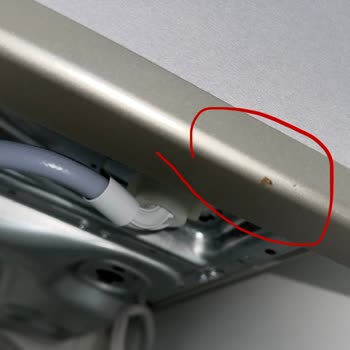 Bosch Çamaşır Makinesinin Üst Kapağındaki Paslanma Ve Renk Bozulması Garanti Kapsamında Yenilenmeli