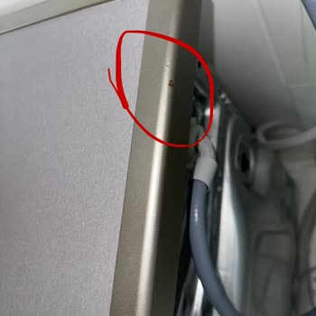 Bosch Çamaşır Makinesinin Üst Kapağındaki Paslanma Ve Renk Bozulması Garanti Kapsamında Yenilenmeli