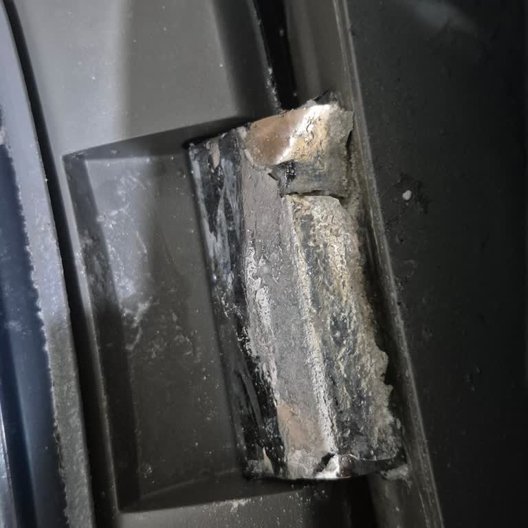 Değiştirilen Akıllı Kapak Su Sızdırıyor Ve Servis Geri Dönüş Yapmıyor