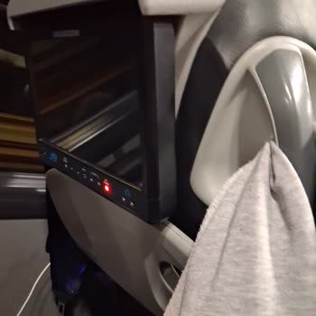 Tekli Koltukta Bacak Alanı Yok, Muavinin İlgisiz Tutumu