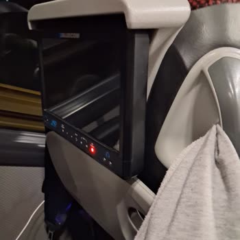Tekli Koltukta Bacak Alanı Yok, Muavinin İlgisiz Tutumu