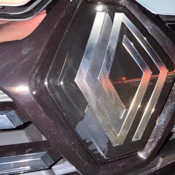 Renault Megane Logo Sorunu Üç Gün İçinde Soyuldu