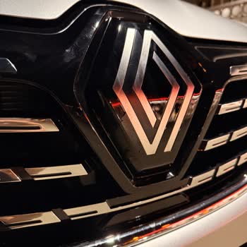 Renault Megane Logo Sorunu Üç Gün İçinde Soyuldu