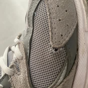 New Balance Ayakkabısında Kısa Sürede Aynı Noktada Açılma Üretim Hatası