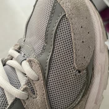 New Balance Ayakkabısında Kısa Sürede Aynı Noktada Açılma Üretim Hatası