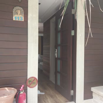 Hera Otel Çıralı Paramı Alıp Eşyalarımı Odadan Dışarıya Çıkardılar