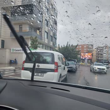 Bankada Güvenlik Görevlisinin Kaba Ve Saygısız Tutumu