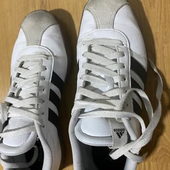 Boyner'den Aldığım Adidas Court Ayakkabısında Kısa Sürede Burun Ve Uç Kısmında Kırışma Ve Kırılma