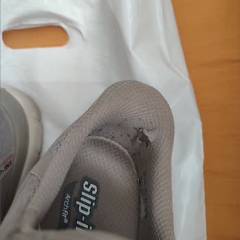 Skechers İzmit Slip-Ins Ayakkabının Topuk Astarı Hızla Yırtıldı Ve Değişim Reddedildi
