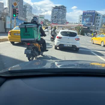 Uber Eats Kuryesinin Trafikte Saldırısı Ve Tehditkar Davranışı