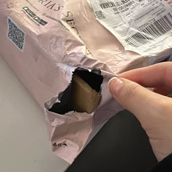 Açılmış Ve Yırtık Kargo Paketi Mahremiyetimi İhlal Etti