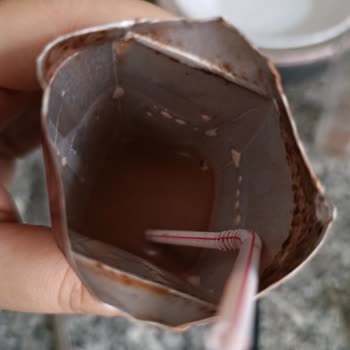 Dost Kakaolu Sütte Ekşi Tat Ve Kötü Koku: Sağlık Riski