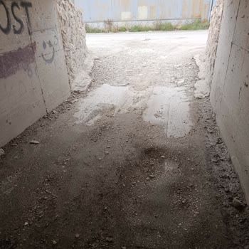 Yaya Alt Geçidi Zemini Çamurda, Yaşlı Ve Çocuklar İçin Tehlikeli