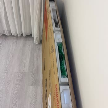 Yeni Alınan Grundig TV’nin Ekranı Servis Açılışında Kırıldı: Ücretsiz Değişim Talebi