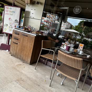 Kocaeli Yeni Cuma Kahve Dünyası Şubesinde Hijyen Ve Hizmet Kalitesi Sorunları